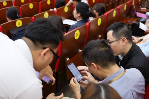 Đống Đa là một trong những phường luôn chủ động áp dụng chuyển đổi số trong thực thi công vụ. Ảnh: Hoa Thành