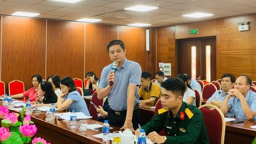 Đại diện tổ dân phố nêu những vướng mắc trong thực hiện ATTP tại địa phương. Ảnh: Thanh Tùng