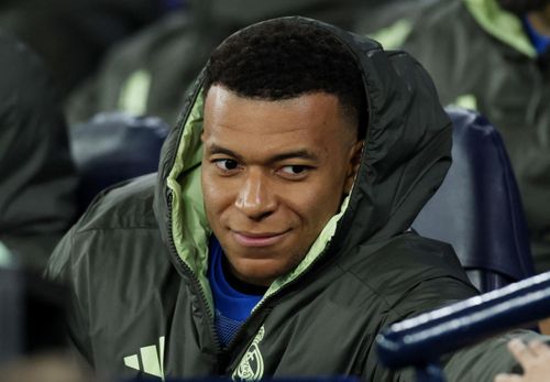 Hàng thủ Bayern phải cẩn trọng với Mbappe. Ảnh: Reuters. 