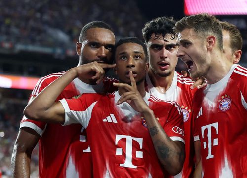  Theo siêu máy tính Opta, Bayern nhỉnh hơn đôi chút với 42,7% cơ hội thắng, so với 33,2% của Real Madrid. Đây cũng là 2 đội góp mặt ở tứ kết nhiều nhất lịch sử giải đấu (Bayern 24 lần, Real 22 lần). Đáng chú ý, Real có thành tích vượt trội ở vòng đấu này với 17 lần đi tiếp, trong khi Bayern lại là đội bị loại nhiều nhất (10 lần). 