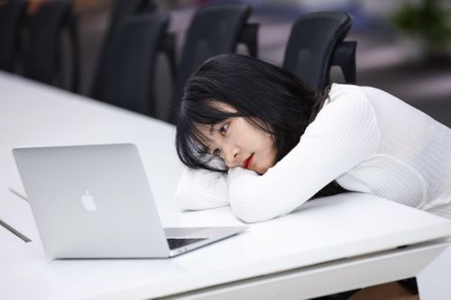 Người trẻ gặp khó khăn vì nhiều công việc bị AI thay thế. Ảnh minh họa: Phương Lâm.