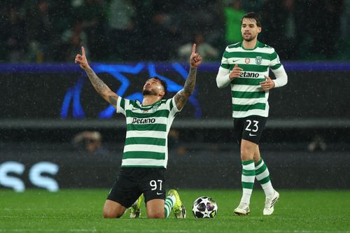  Luis Suarez đã có 33 bàn mùa này. 