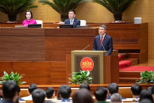  "Trên tinh thần 'Chính phủ kiến tạo và hành động', mỗi thành viên Chính phủ phải nói đi đôi với làm, điều hành bằng tư duy quản trị hiện đại, chủ động, linh hoạt trong mọi tình huống, để hoàn thành xuất sắc trọng trách trước Đảng và nhân dân", tân Thủ tướng cam kết.