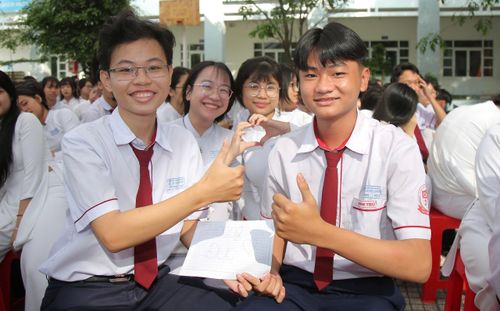 Sự rạng rỡ trên khuôn mặt của các em học sinh Trường THPT Năng khiếu TDTT Bình Chánh. Ảnh: DŨNG PHƯƠNG