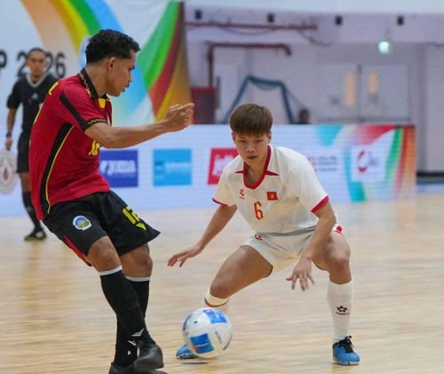 Đội tuyển futsal Việt Nam tiến gần tấm vé vào bán kết. ẢNH: FAT