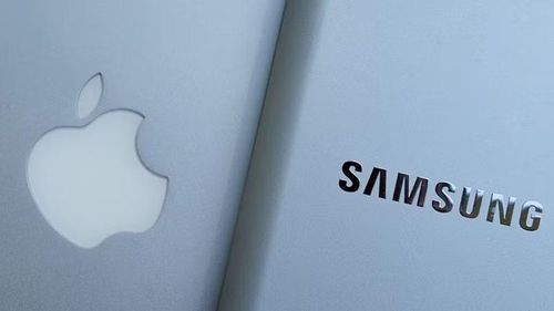 Trong khi đó, các “ông lớn” như Apple và Samsung lại có lợi thế nhờ chuỗi cung ứng ổn định và khả năng đàm phán giá tốt hơn, cho phép họ duy trì biên lợi nhuận bằng cách chuyển phần chi phí tăng thêm sang người tiêu dùng ở phân khúc cao cấp.