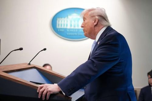 Tổng thống Mỹ Donald Trump trả lời báo giới. (Ảnh: Getty Images)