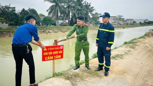 Tăng cường lắp biển cảnh báo tại các khu vực nguy hiểm.