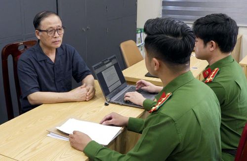 Ông Vũ Minh Châu tại cơ quan công an. Ảnh: CACC