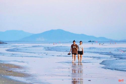 Tuy nhiên, nếu muốn tìm một Thiên Cầm lắng hơn, du khách có thể đến vào mùa thu hoặc đầu đông, khi thời tiết dịu lại, không gian thưa người, thích hợp cho nghỉ dưỡng và tận hưởng sự bình yên.