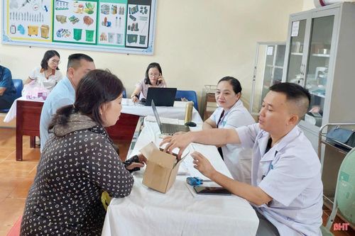 Bệnh viện Sức khỏe tâm thần tiến hành tầm soát các bệnh lý cho người dân.
