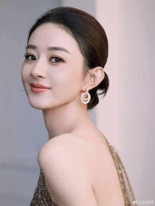 Triệu Lệ Dĩnh hiện vẫn độc thân, cô lựa chọn lối sống khép kín và dành thời gian chăm sóc con trai. Ảnh: Weibo