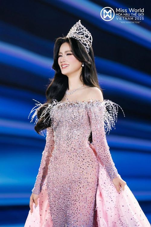 Ý Nhi đang là người đẹp được nhiều khán giả Việt trông chờ thi Miss International 2026.