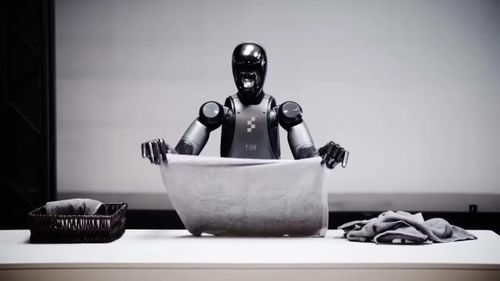 Những nhiệm vụ tưởng chừng đơn giản như gấp áo phông, tỷ lệ thành công của robot cũng chỉ dao động khoảng 70 – 80% (Ảnh minh họa)