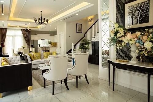 Không gian phòng khách thông với khu vực ăn uống