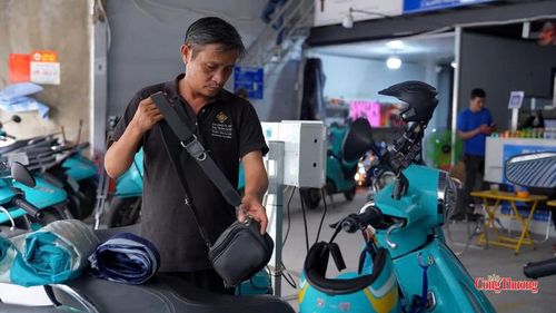 Anh Đức Long - tài xế xe công nghệ, chia sẻ, chi phí 30.000 đồng giúp anh “lấy lại sức” để chạy ca tối hiệu quả hơn.