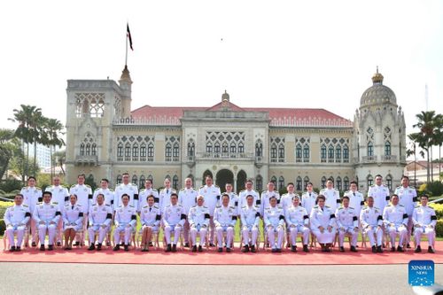 Thủ tướng Thái Lan Anutin Charnvirakul cùng các thành viên nội các mới chụp ảnh tập thể tại trụ sở Chính phủ ở thủ đô Bangkok, ngày 6/4/2026.