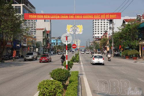 Công tác tuyên truyền, cổ vũ phong trào được chú trọng thông qua băng rôn, khẩu hiệu căng treo trên nhiều tuyến đường và khu dân cư.