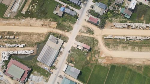 Các hộ dân chờ đất tái định cư để bàn giao nhà.