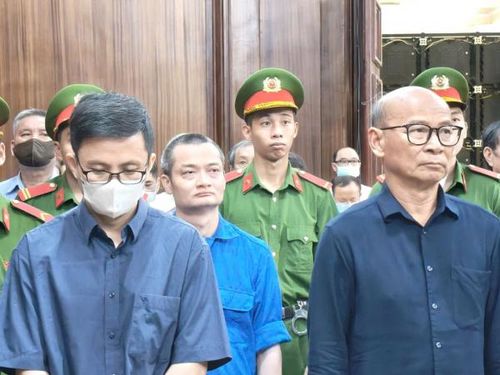 Các bị cáo trong vụ án tại phiên tòa.