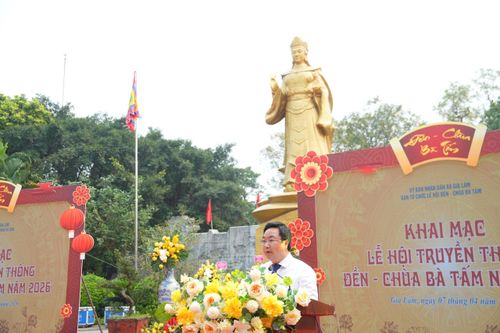 Phó Chủ tịch UBND xã Gia Lâm, Trưởng Ban Tổ chức lễ hội Nguyễn Ngọc Dũng phát biểu khai mạc lễ hội.