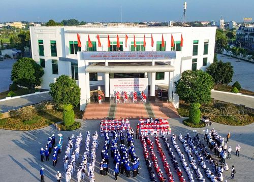 Người cao tuổi biểu diễn văn nghệ tại lễ phát động, truyền tải thông điệp đây là 1 trong 3 nhóm đối tượng được ưu tiên chăm sóc sức khỏe, bên cạnh trẻ em và người yếu thế.
