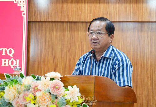 Đồng chí Lê Thanh Triều, Ủy viên Ban Thường vụ Tỉnh ủy, Phó Chủ tịch Thường trực Ủy ban MTTQ Việt Nam tỉnh Cà Mau báo cáo kết quả công tác Mặt trận quý I và phương hướng, nhiệm vụ quý II.