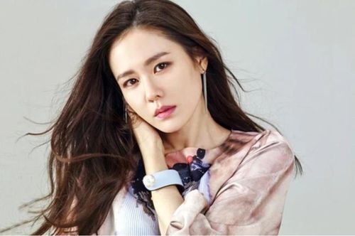 Phụ nữ khôn ngoan yêu nhưng không mù quáng.