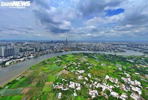 Bên cạnh đó, không ít người kỳ vọng được bố trí tái định cư tại chỗ hoặc khu vực lân cận để duy trì nếp sống cộng đồng đã gắn bó lâu đời. Đây được xem là yếu tố quan trọng nhằm đảm bảo sự đồng thuận trong quá trình triển khai dự án.