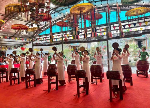 Màn đánh trống khai hội. Ảnh: ĐH