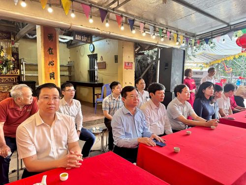 Các đồng chí lãnh đạo xã Hoài Đức tham dự lễ hội. Ảnh: ĐH