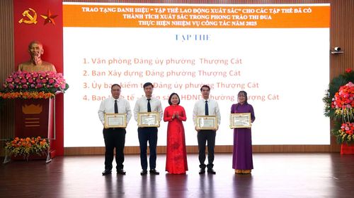 Các tập thể, cá nhân được khen thưởng trong phong trào thi đua, thực hiện nhiệm vụ công tác năm 2025. Ảnh: PV