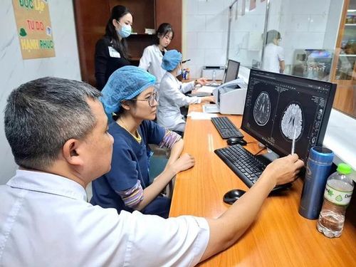 Hình ảnh tổn thương não của một nữ bệnh nhân tại BV Bạch Mai sau lần duy nhất thử hút thuốc lá điện tử. Ảnh: Quỳnh Mai.