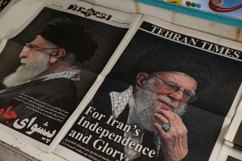 Mối quan hệ giữa Iran và Iraq không chỉ đơn thuần là chính trị hay kinh tế. Một nhóm người Shia ở Iraq coi cố Lãnh tụ tối cao Ali Khamenei là lãnh đạo tinh thần của họ. Ảnh: WANA.