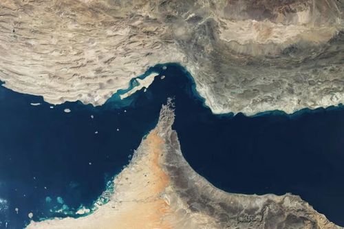  Eo biển Hormuz, nơi vận chuyển 20% lượng dầu của toàn thế giới. Ảnh: Reuters 