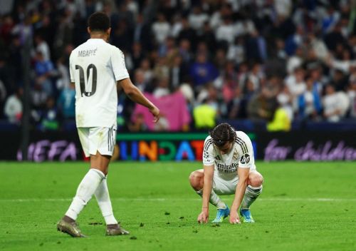  Real sụp đổ tại Bernabeu ở tứ kết lượt đi Champions League. 