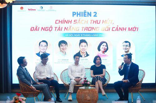  Các chuyên gia trao đổi tại hội thảo. Ảnh: Ngọc Bích.