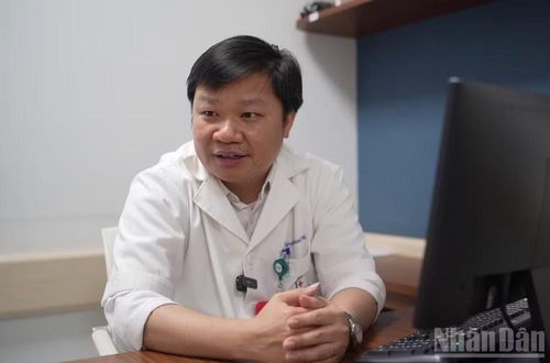 Bác sĩ chuyên khoa II Nguyễn Danh Đức, Khoa Khám bệnh, Bệnh viện Đại học Y Hà Nội.