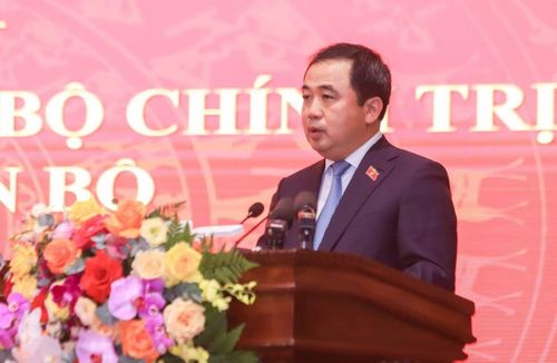 Tân Bí thư Thành ủy Hà Nội Trần Đức Thắng phát biểu tại hội nghị. (Ảnh: Trọng Tài)