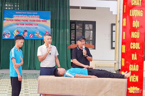 Đến nay, gần 50 trường học trên địa bàn tỉnh đã tổ chức tuyên truyền phòng, chống đuối nước cho học sinh, chú trọng trang bị kỹ năng và lồng ghép các tình huống trực quan để học sinh dễ hiểu, dễ nhớ.