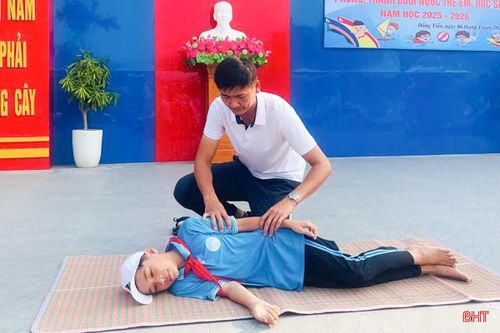 Chị Bùi Thị Thùy Dương - Bí thư Đoàn xã Đồng Tiến cho biết: “Bước vào mùa nắng nóng, Đoàn xã đã chủ động phối hợp với các trường học trên địa bàn triển khai các hoạt động nâng cao nhận thức về phòng, chống đuối nước và tai nạn thương tích cho thanh thiếu nhi. Đồng thời, rà soát, cắm biển cảnh báo tại các khu vực tiềm ẩn nguy cơ, qua đó góp phần nâng cao ý thức phòng tránh cho các em”.