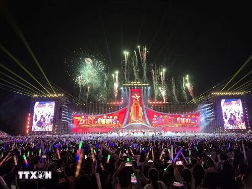 Hạ Long concert 2025 thu hút khoảng hơn 30.000 khán giả đến xem trực tiếp. (Ảnh: Thanh Vân/TTXVN)