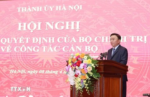 Đồng chí Trần Cẩm Tú, Ủy viên Bộ Chính trị, Thường trực Ban Bí thư, phát biểu tại hội nghị. (Ảnh: Phương Hoa/TTXVN)