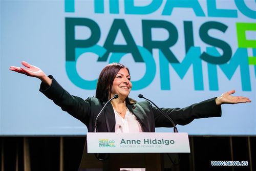 Cựu Thị trưởng Paris, bà Anne Hidalgo, trong một bài phát biểu trước khi bà tái đắc cử vào năm 2020. Ảnh: THX