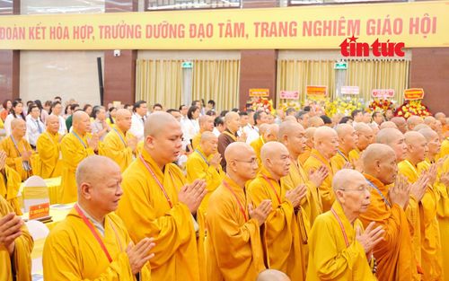 Các chư tăng tham gia Đại hội Phật Giáo TP Hồ Chí Minh lần thứ I tại Việt Nam Quốc tự.