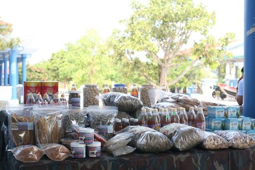 Đặc sản Đặc khu Cồn Cỏ giới thiệu tới du khách.