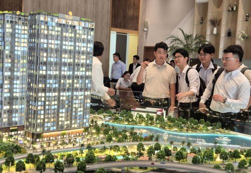 Giá nhà tăng cao, khiến người trẻ đô thị ngày càng khó tiếp cận