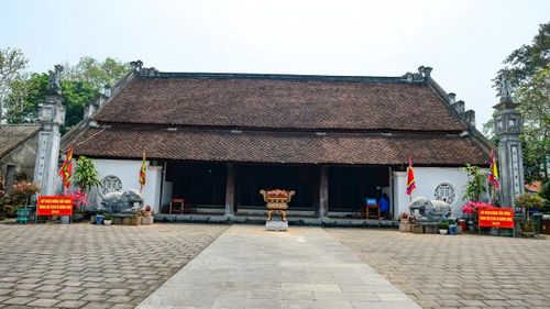 Hàng năm vào tháng 2 âm lịch, du khách thập phương lại về làng Phú Điền tổ chức lễ hội truyền thống để tưởng nhớ công lao to lớn của Vua Bà. Với các hoạt động tế lễ, rước kiệu để cầu mong cho một cuộc sống yên vui, tốt lành, mọi người còn được hòa mình vào các hoạt động văn hóa văn nghệ, các trò chơi dân gian đậm đà bản sắc dân tộc. Cứ như vậy, qua bao thế kỷ, làng Phú Điền vẫn xem đó là nghi thức tâm linh, nét đẹp văn hóa trong đời sống tinh thần.