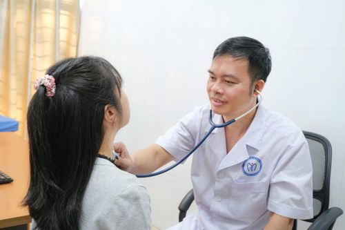 Bệnh nhân khám tuyến giáp tại Bệnh viện nội tiết Trung ương.