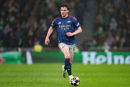 Tiền vệ trung tâm: Declan Rice - 7.4 điểm Tiền vệ người Anh đóng vai trò cực kỳ quan trọng trong việc giữ nhịp và đánh chặn từ xa. Rice có mặt ở hầu hết các điểm nóng trên sân, thực hiện nhiều pha thu hồi bóng quan trọng giúp Arsenal ngăn chặn các đợt phản công nhanh của đối thủ.